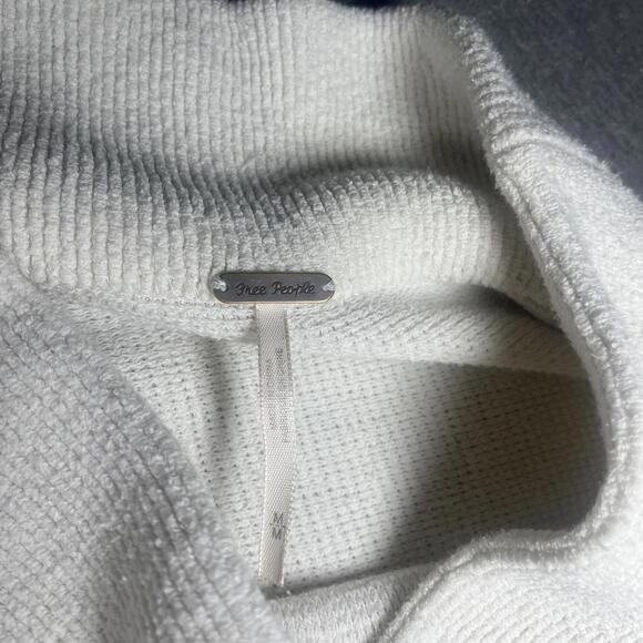 Free People Ottoman Slouchy White Turtleneck Sweater Woman's Medium RN: 66170 - Picture 3 of 9
